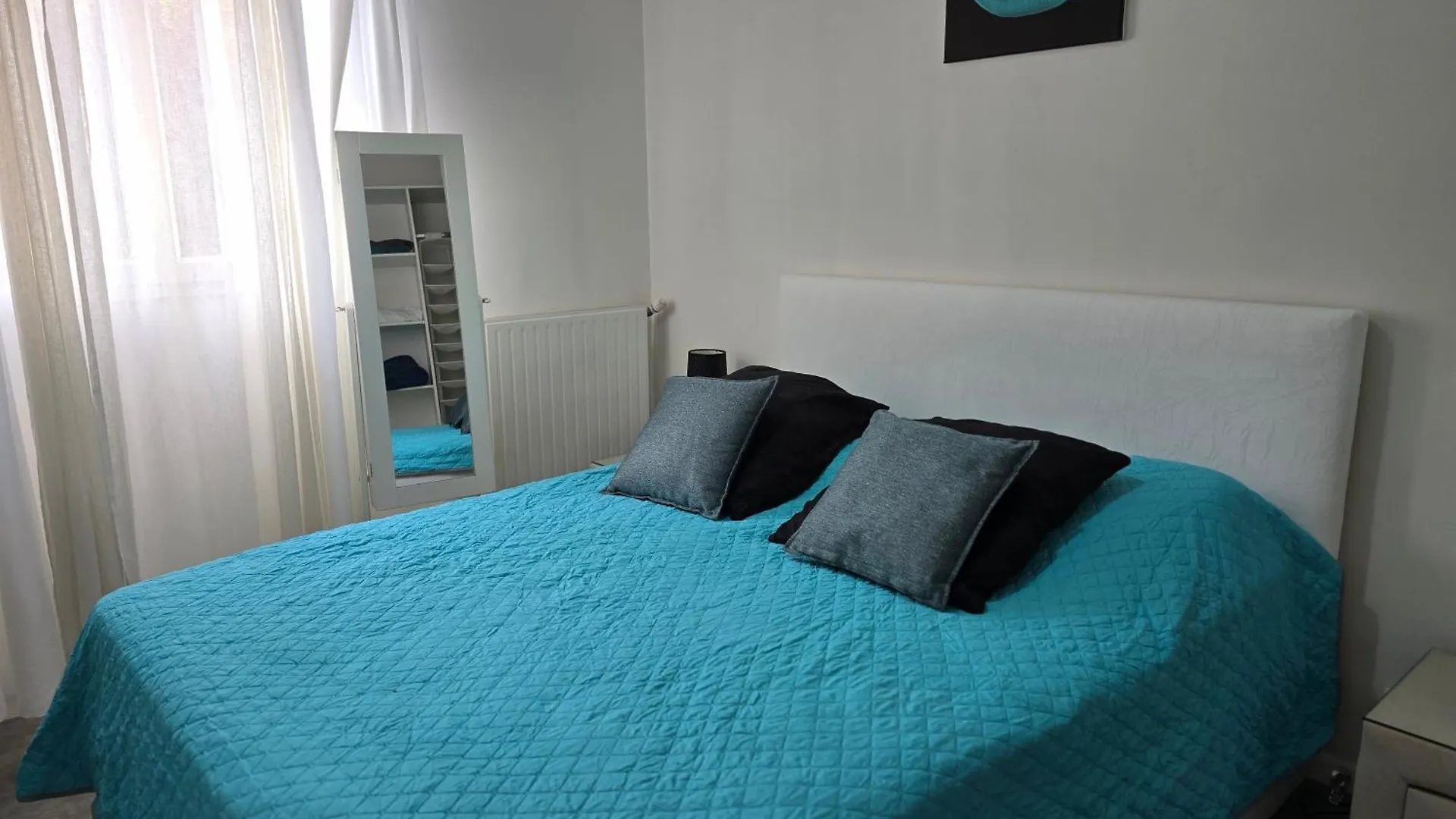 Sejour A Orly A 12 Minutes D'Orly Airport Et De Paris 14Eme - Aux Reflets Pastels Apartment 0*,  France